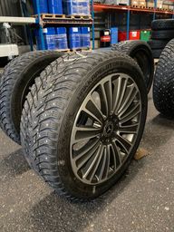 4 st Dubbdäck Nokian Hakkapeliita 8 245/45 R19 Mercedes Fälg  