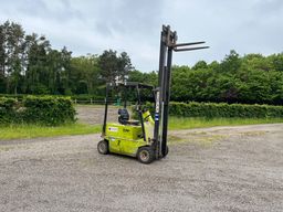 Clark EM15 el-gaffeltruck med ladestation.