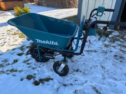 Batteridriven Makita Skottkärra med tipp och belysning -2021 /Electric wheelbarrow with tipper and lighting.