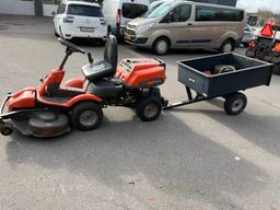 Græsklipper model Husgvarna R18 AWD med trailer.