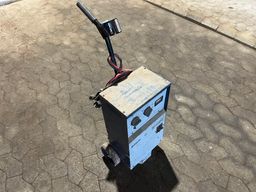 Booster/batterioplader 12 + 24 volt Bosch W400S.