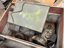 Växellåda och Bränsletankar / Gearbox and 2 Fuel Tanks  