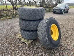 Hjulsæt fra Hjullæsser 405/70 R20/ Wheel set from Wheel Loader 405/70 R20.  This refers to a set of wheels for a wheel loader, with the tire size 405/70 R20.