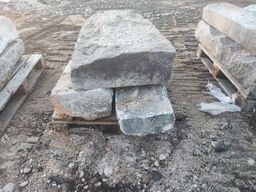 2 trappstenar och en platå i Granit