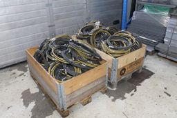 2x paller med 1/4", 3/8" og 1/2" hydraulikkslanger