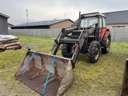 Massey Fergusom 675 4 X4 Traktor /  Massey Fergusom 675 4 X4 Tractor