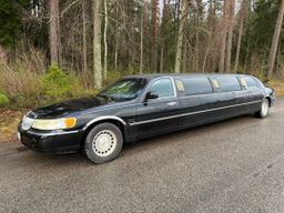 Limousine V8 Lincoln, Inredning: Bar, kyl, soffa m.m /Limousine Lincoln, Furnishings: Bar, fridge, sofa, etc.