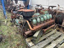 Mercedes 12 cylinder motor med gearkasse/Mercedes 12 cylinder engine with gearbox 