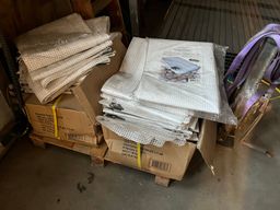 Lot med presenninger / Lot with tarpaulins