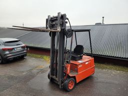 Linde E16S Eltruck motviktstruck med laddare / Migatronic tig Pilot 240 Svets / Nibbler Senida 100/N plåtbearbetningsmaskin med verktyg