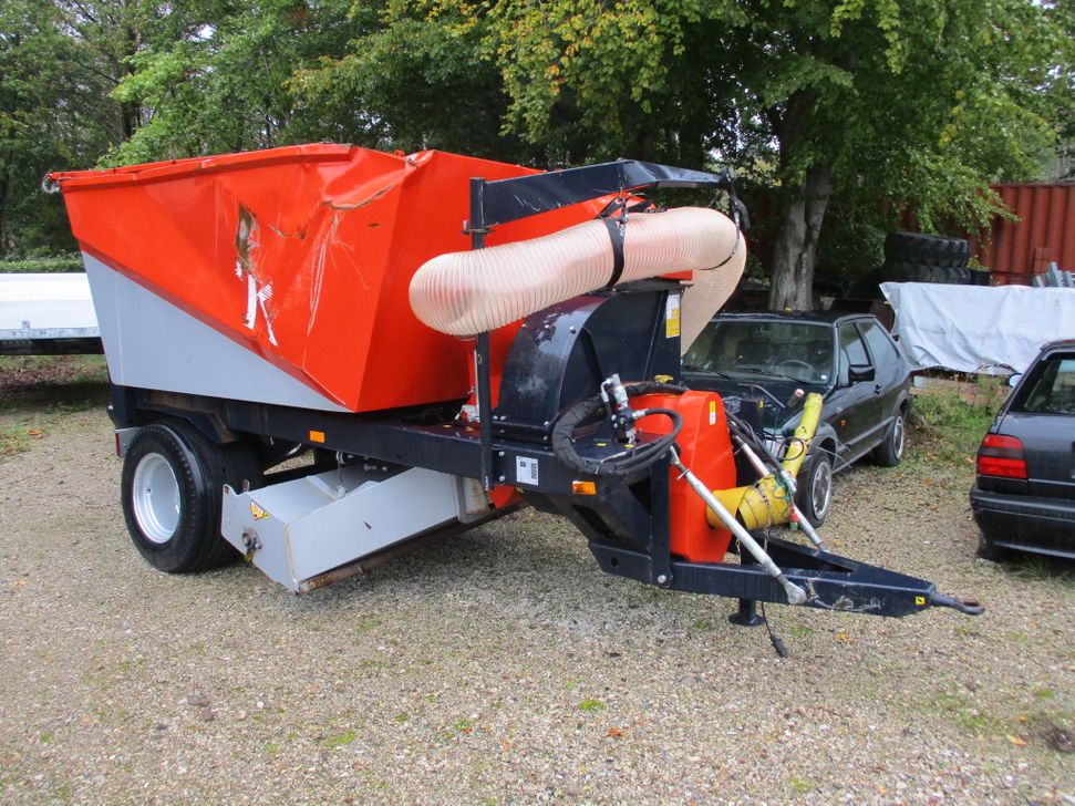 Trilo S4 Feje- & sugevogn / Vacuum sweeper | Retrade