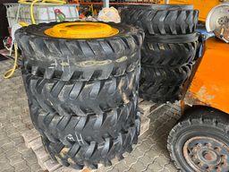 8stk dæk med fælge / wheels on rims