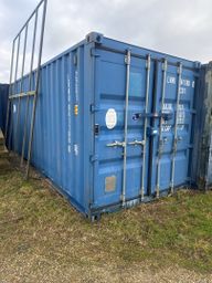 20 fod container / 20-foot container with contents.