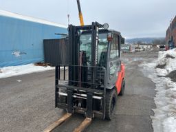 Toyota 02-8FDF30 diesel truck
