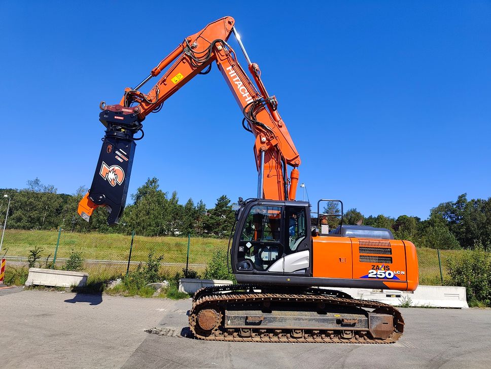 Hitachi ZX 250 LCN-6 with OQ Shear and Sorting grapple | Retrade