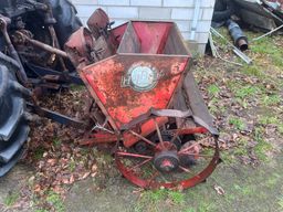 Kartoffel så maskine/sætter / Potato sowing machine/planter