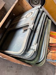 Dörrar till bandtraktor 7 stycken / Doors for tracked tractor 7 pieces