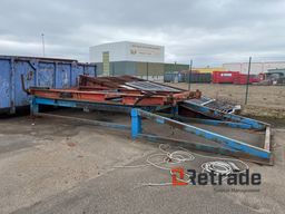 Container Tilt med lastramp/ Tilting container loader with ramp