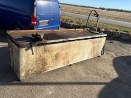 Olietank med Filebænk 1600L / Oiltank with work bench