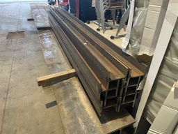 Lot med nye stålbjælker (H-bjælker) / H beams