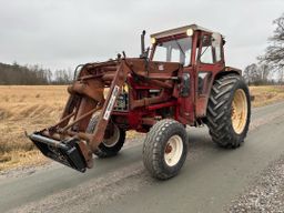 Traktor International 574 med lastare Ålö Quicke 4560 Fäste: Sms/Euro - 1972 