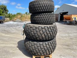Græsdæk på fælge fra KUBOTA traktor.